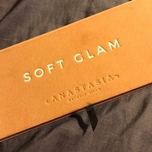 ABH Soft Glam Eyeshadow Palette